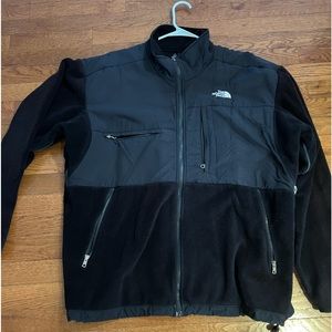 Men'sThe North Face jacket.